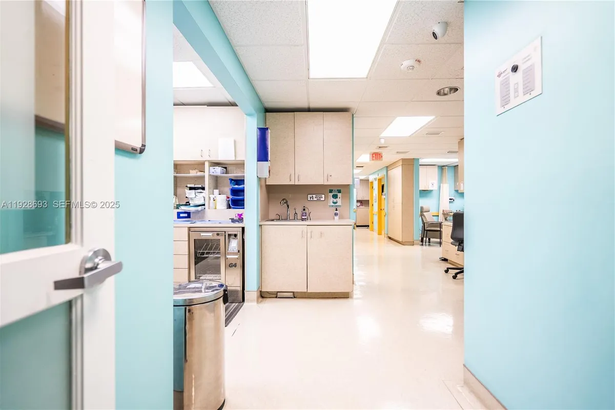 7600 S Red Rd, South Miami FL 33143