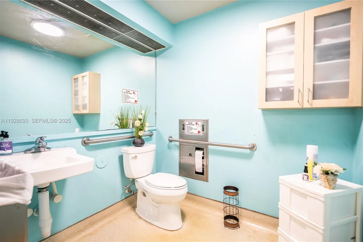 7600 S Red Rd, South Miami FL 33143