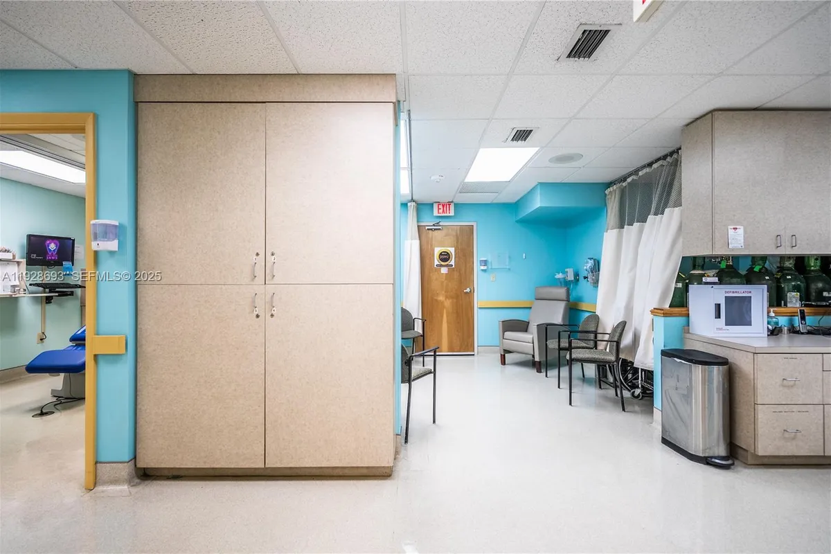 7600 S Red Rd, South Miami FL 33143