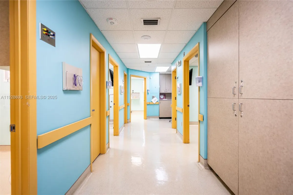 7600 S Red Rd, South Miami FL 33143