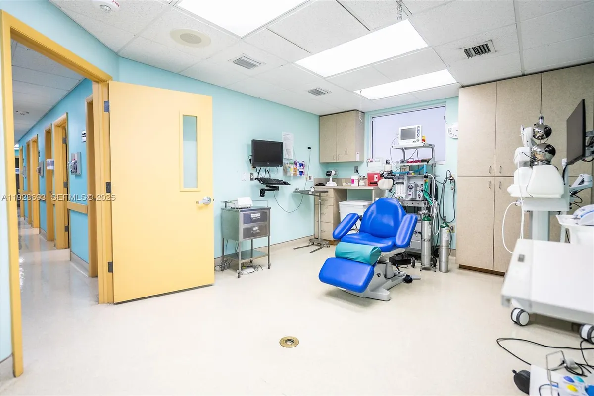 7600 S Red Rd, South Miami FL 33143