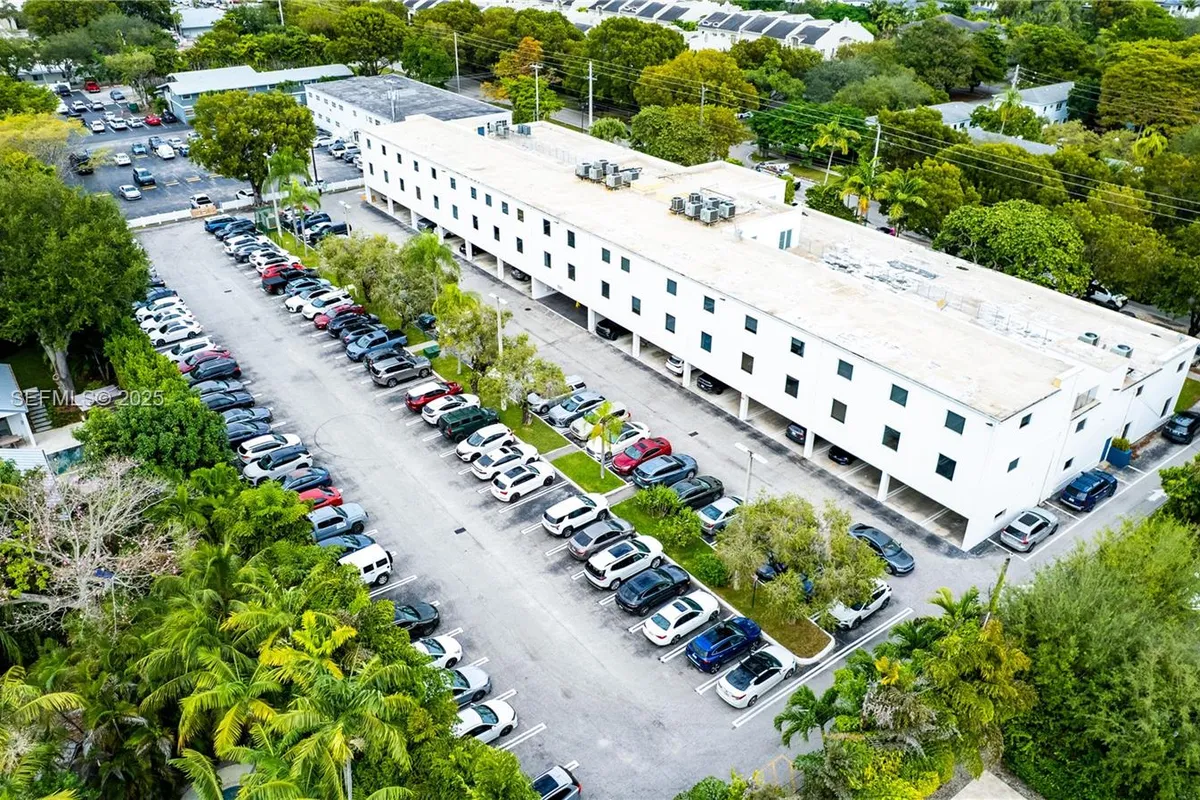 7600 S Red Rd, South Miami FL 33143