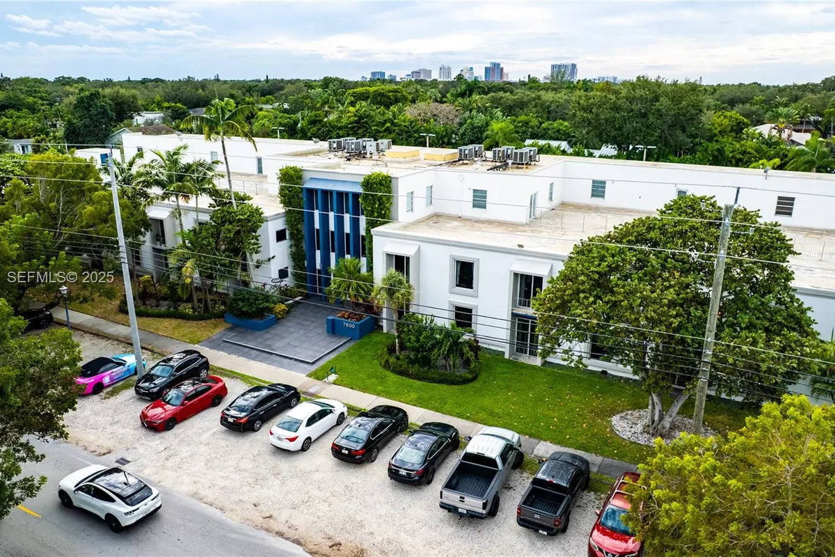 7600 S Red Rd, South Miami FL 33143