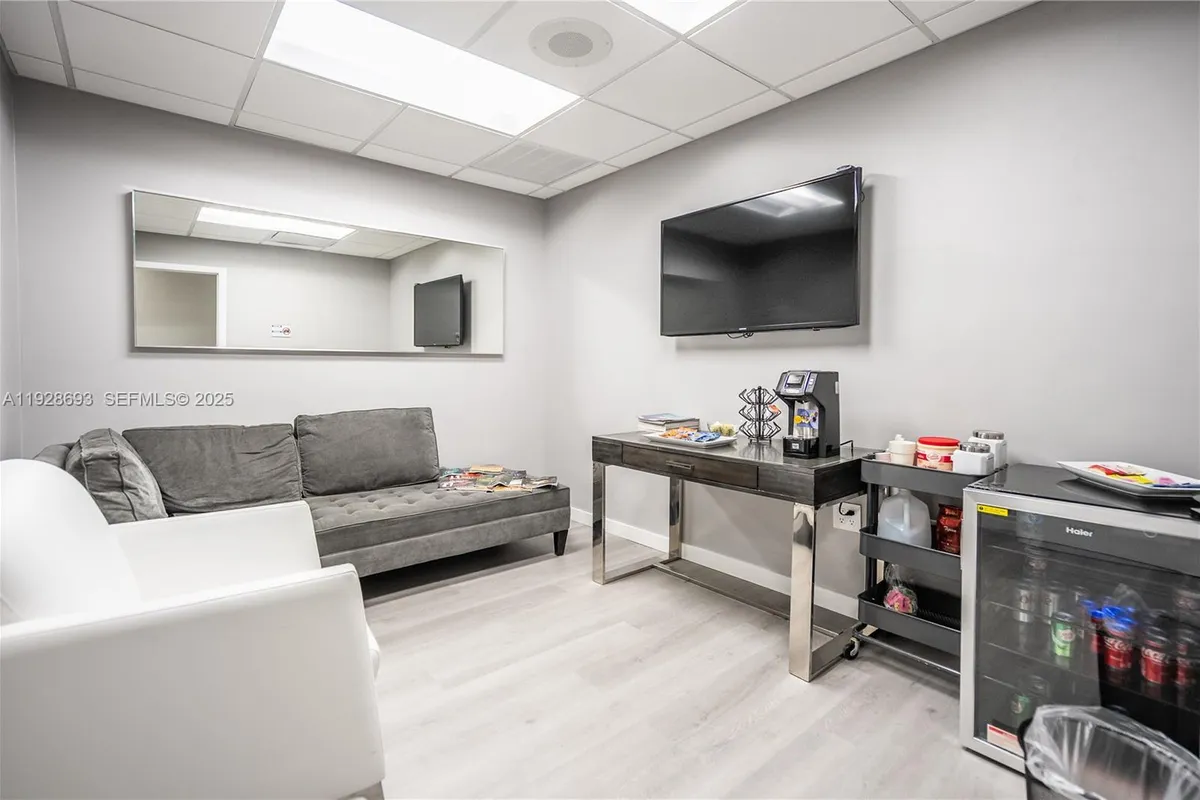 7600 S Red Rd, South Miami FL 33143