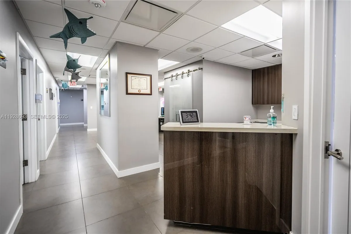 7600 S Red Rd, South Miami FL 33143