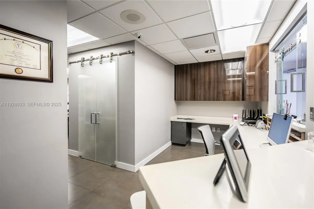 7600 S Red Rd, South Miami FL 33143