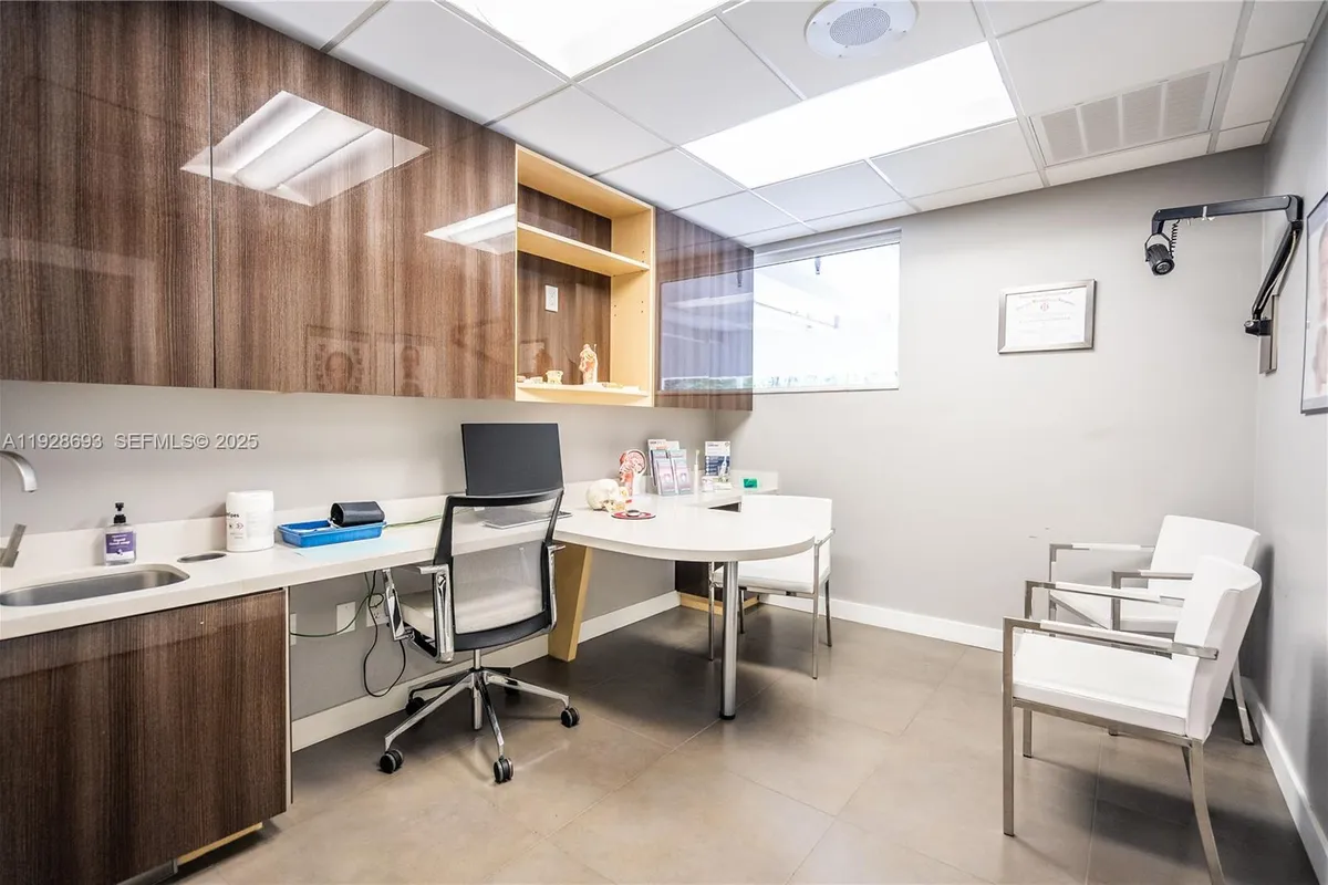 7600 S Red Rd, South Miami FL 33143