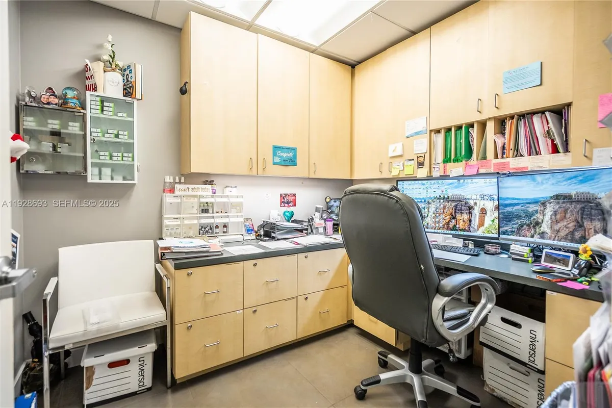 7600 S Red Rd, South Miami FL 33143