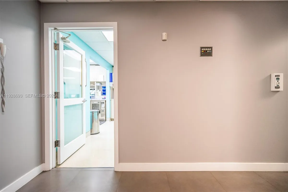 7600 S Red Rd, South Miami FL 33143