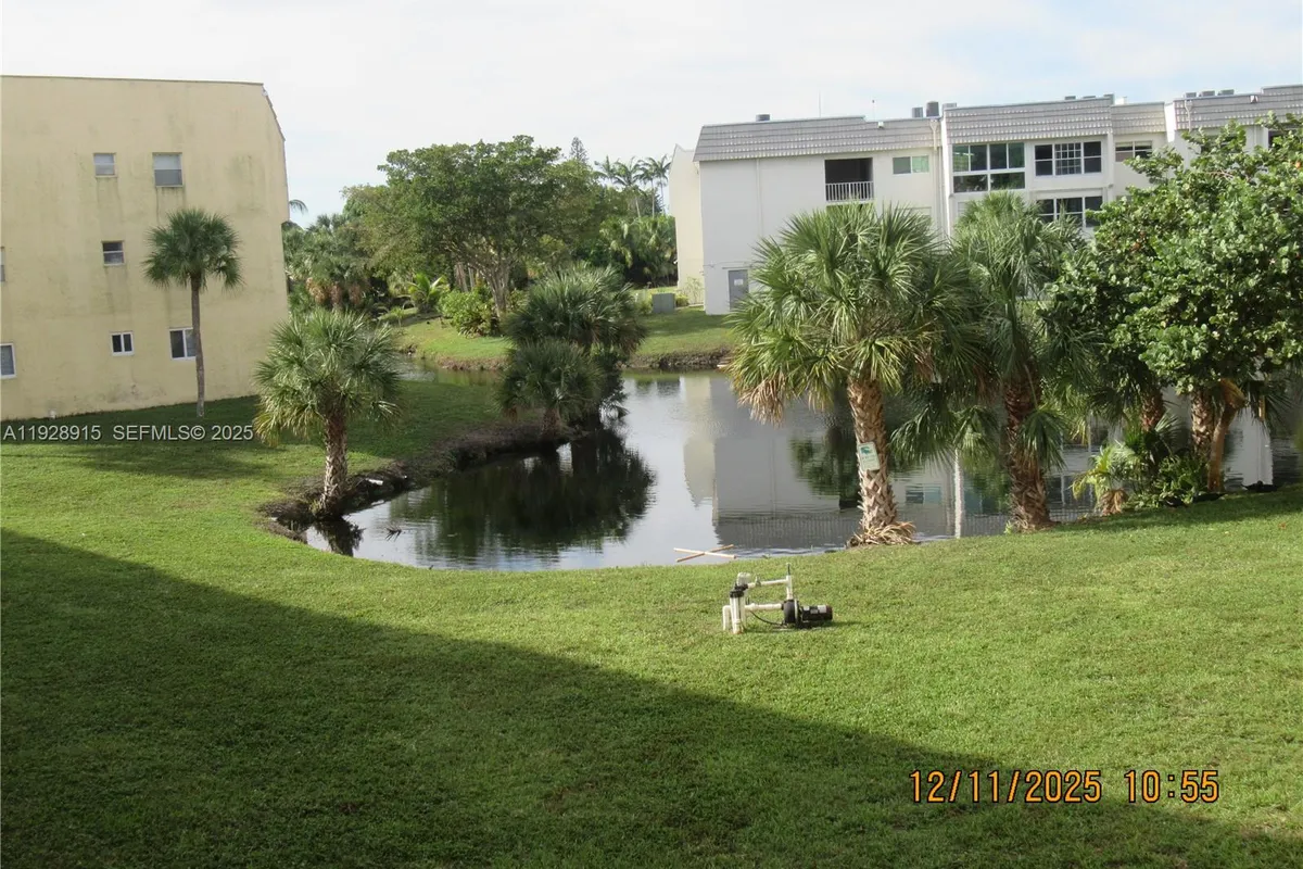 8285 Sunrise Lakes Blvd # 208, Sunrise FL 33322