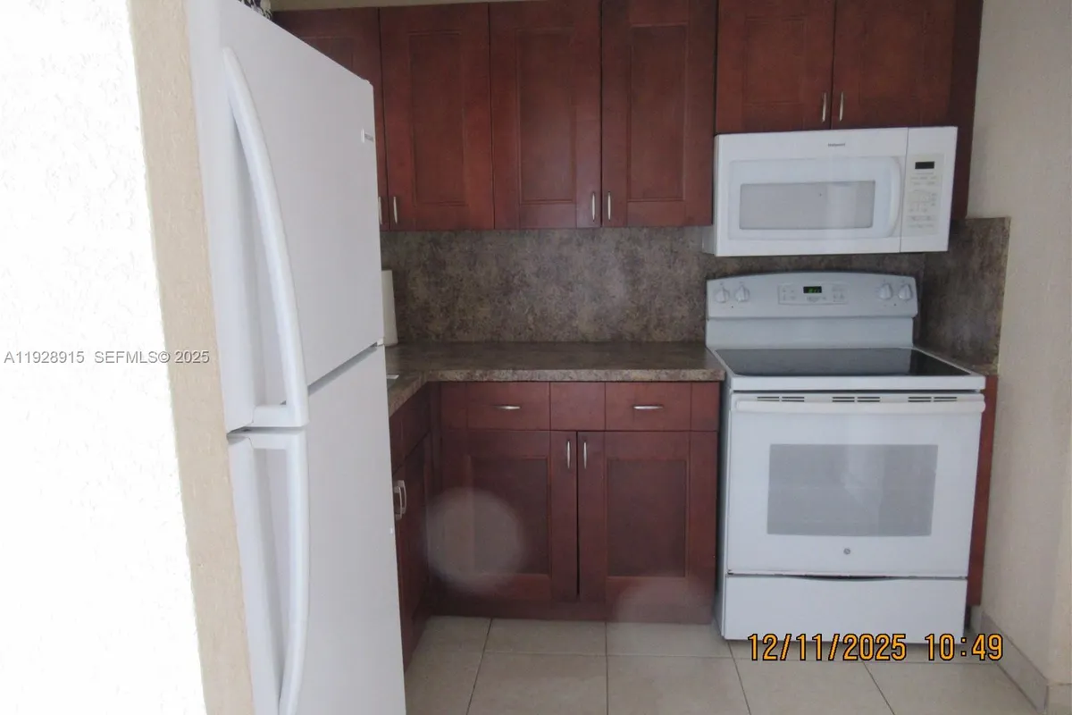 8285 Sunrise Lakes Blvd # 208, Sunrise FL 33322