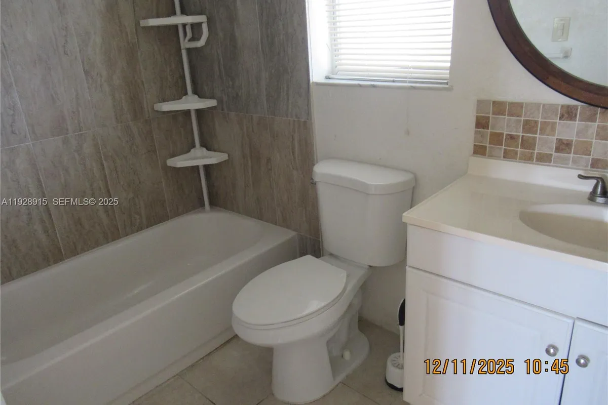 8285 Sunrise Lakes Blvd # 208, Sunrise FL 33322