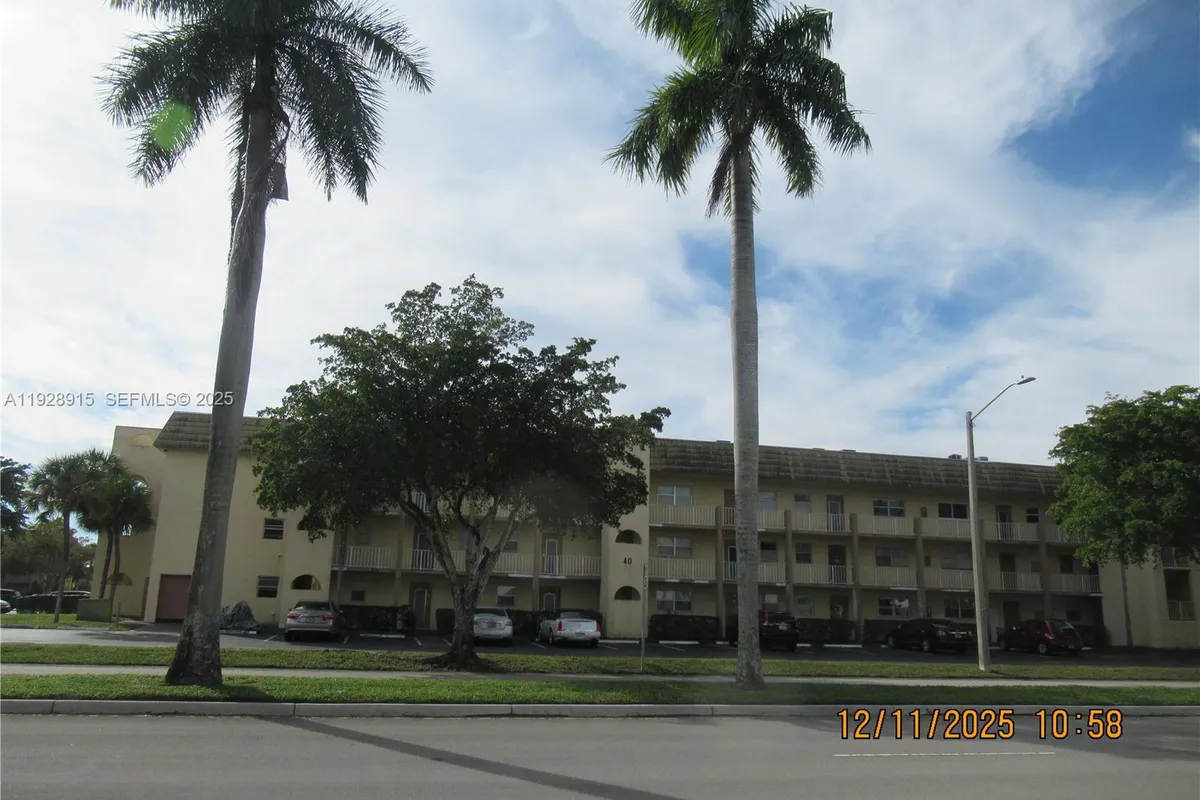 8285 Sunrise Lakes Blvd # 208, Sunrise FL 33322