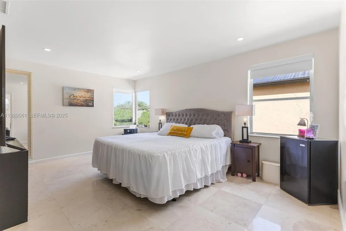 574 NW 159th Ave, Pembroke Pines FL 33028