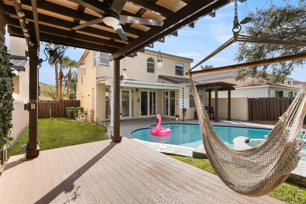 574 NW 159th Ave, Pembroke Pines FL 33028