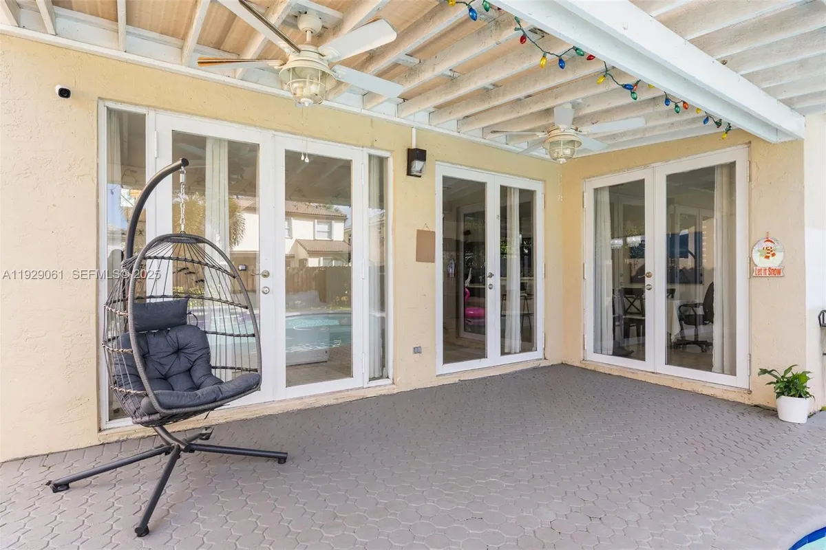 574 NW 159th Ave, Pembroke Pines FL 33028