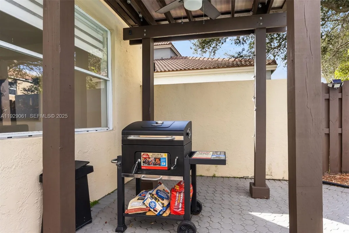 574 NW 159th Ave, Pembroke Pines FL 33028