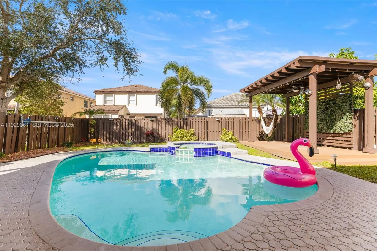 574 NW 159th Ave, Pembroke Pines FL 33028