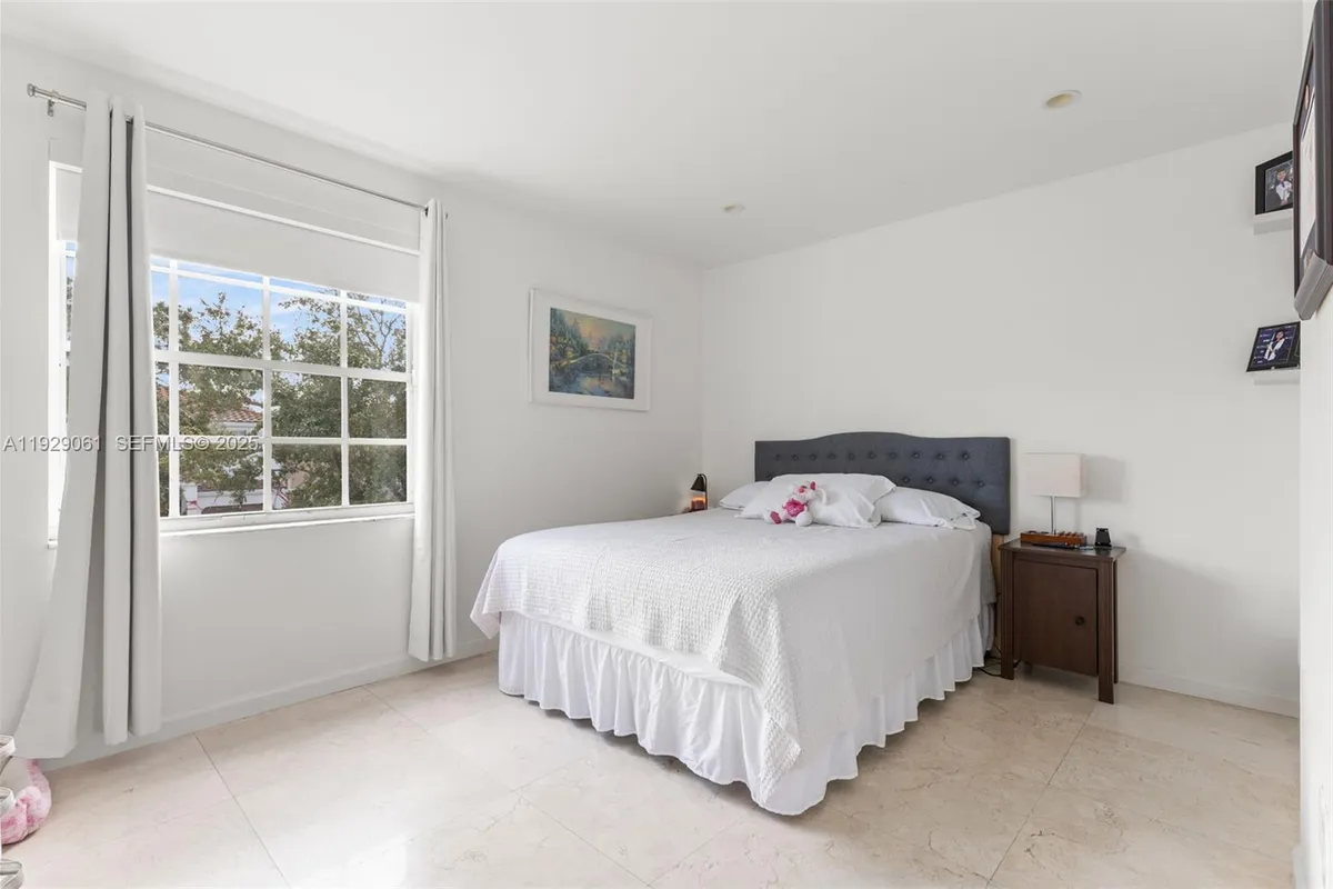 574 NW 159th Ave, Pembroke Pines FL 33028