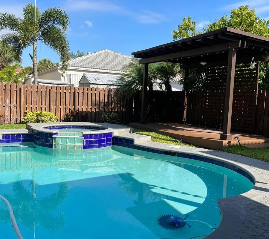 574 NW 159th Ave, Pembroke Pines FL 33028