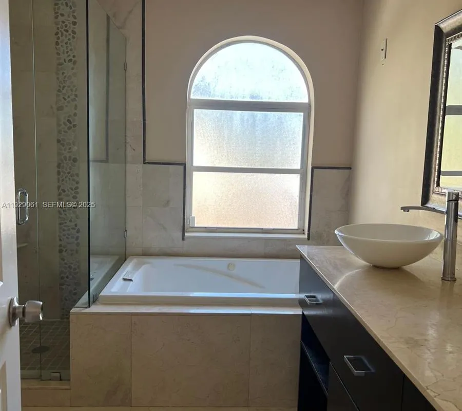 574 NW 159th Ave, Pembroke Pines FL 33028