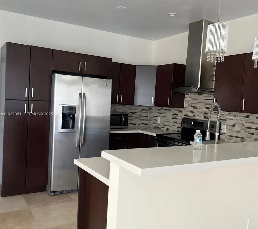 574 NW 159th Ave, Pembroke Pines FL 33028