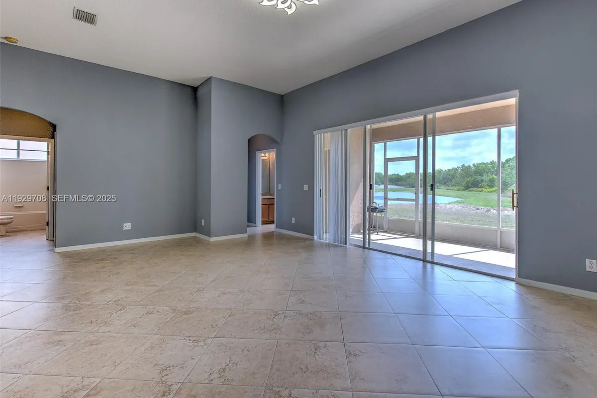 10907 AUSTRALIAN PINE DR, Riverview FL 33579