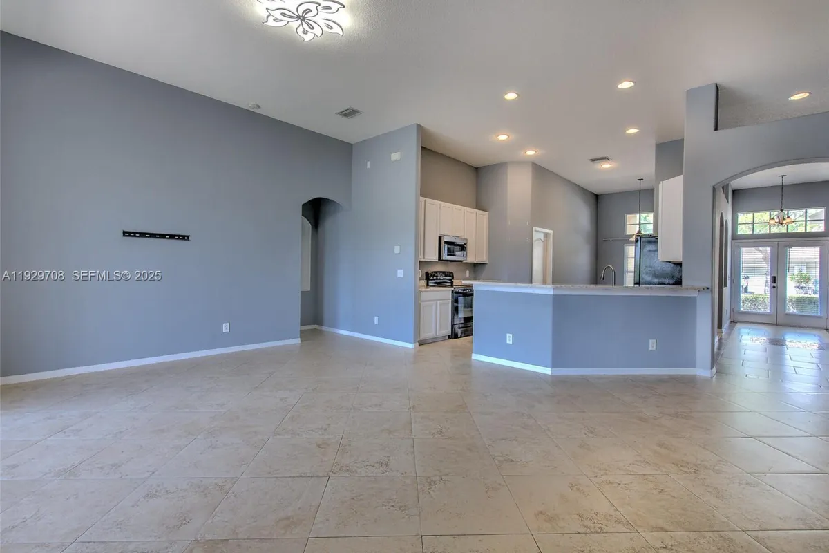 10907 AUSTRALIAN PINE DR, Riverview FL 33579