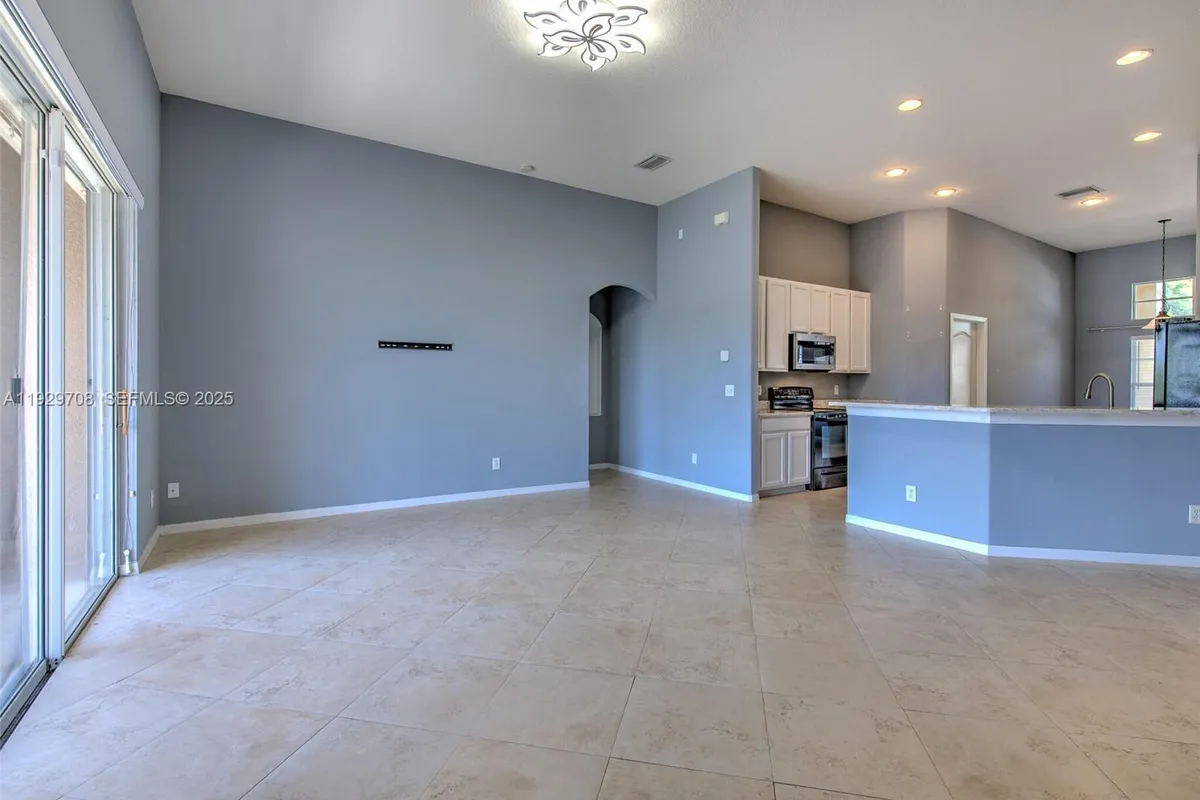 10907 AUSTRALIAN PINE DR, Riverview FL 33579