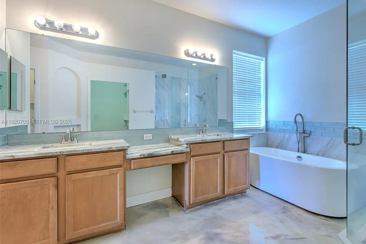 10907 AUSTRALIAN PINE DR, Riverview FL 33579