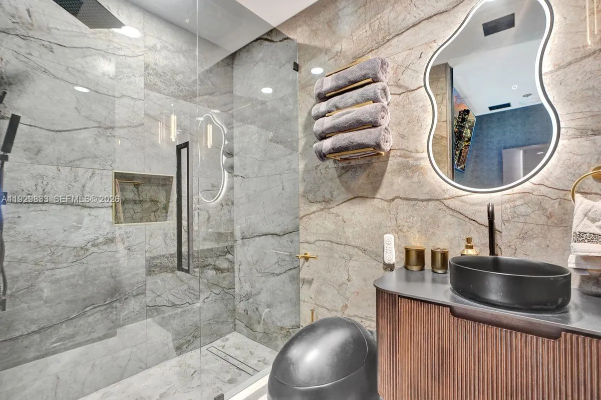 3300 NE 188th St # 210, Aventura FL 33180