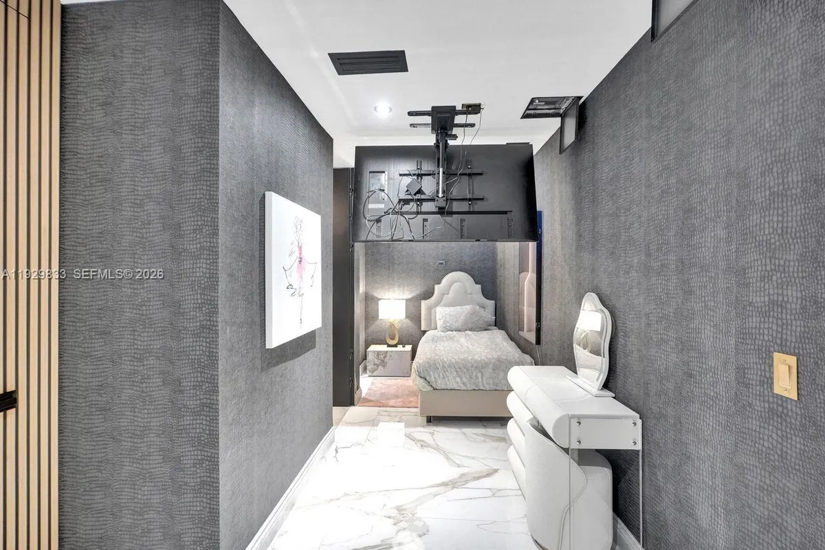 3300 NE 188th St # 210, Aventura FL 33180