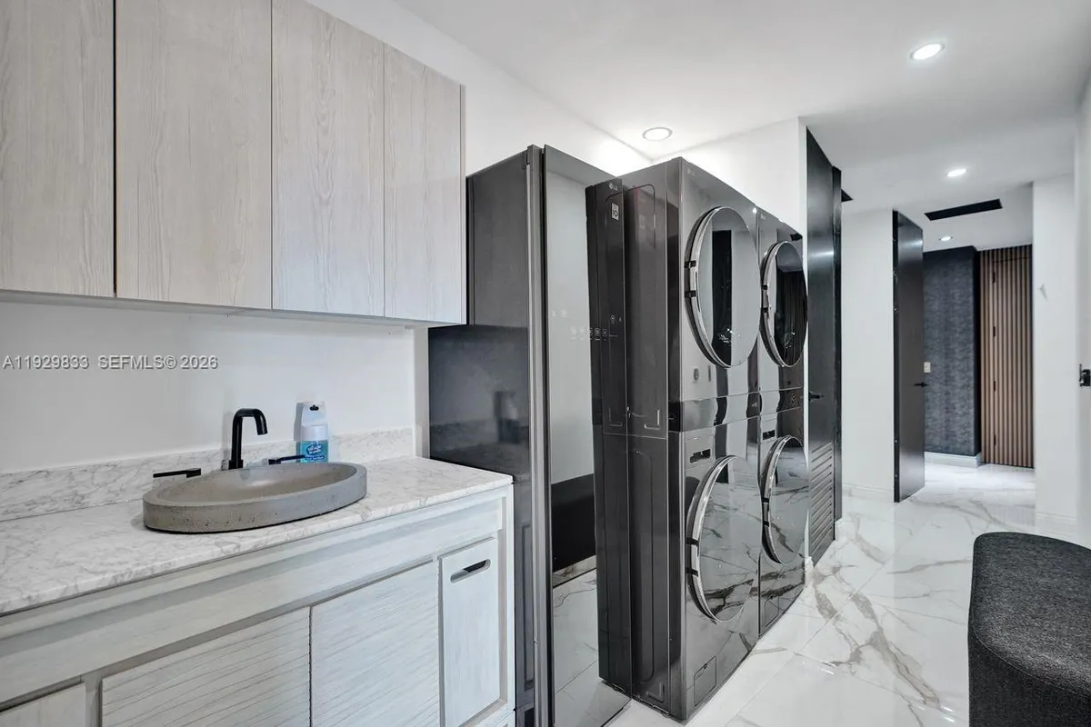 3300 NE 188th St # 210, Aventura FL 33180