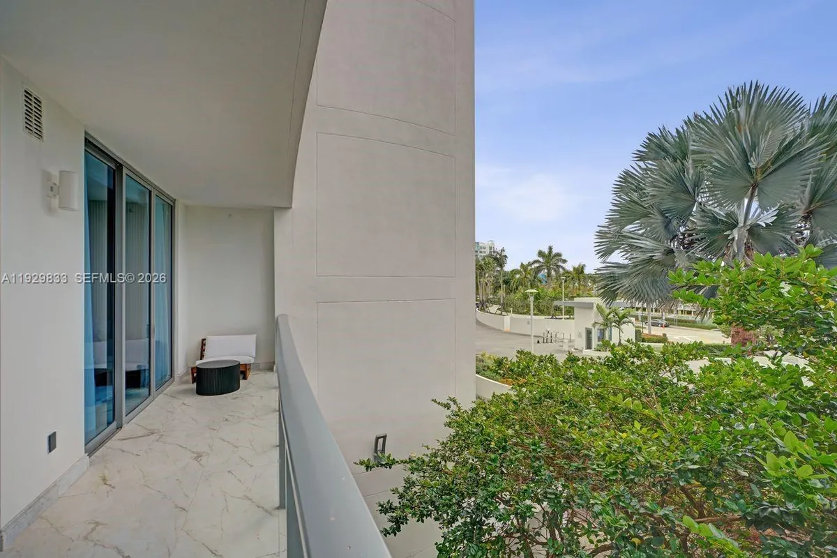 3300 NE 188th St # 210, Aventura FL 33180