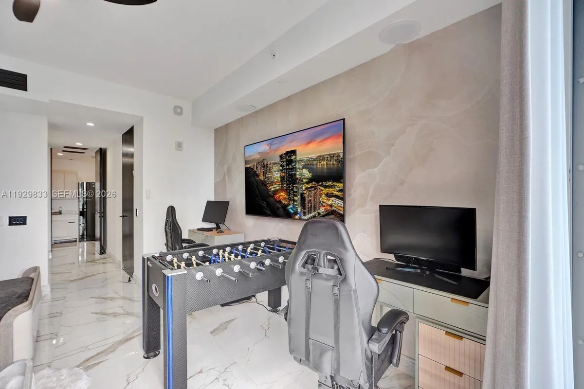 3300 NE 188th St # 210, Aventura FL 33180