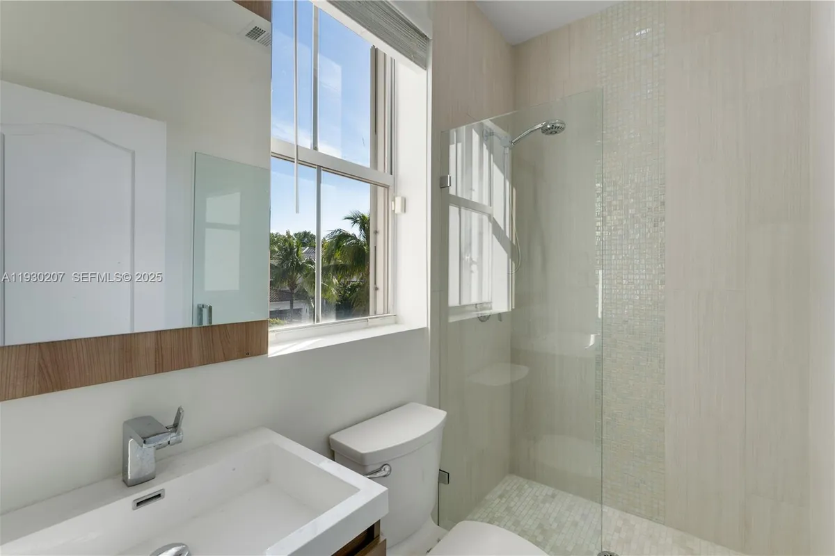 21156 NE 33rd Ave, Aventura FL 33180