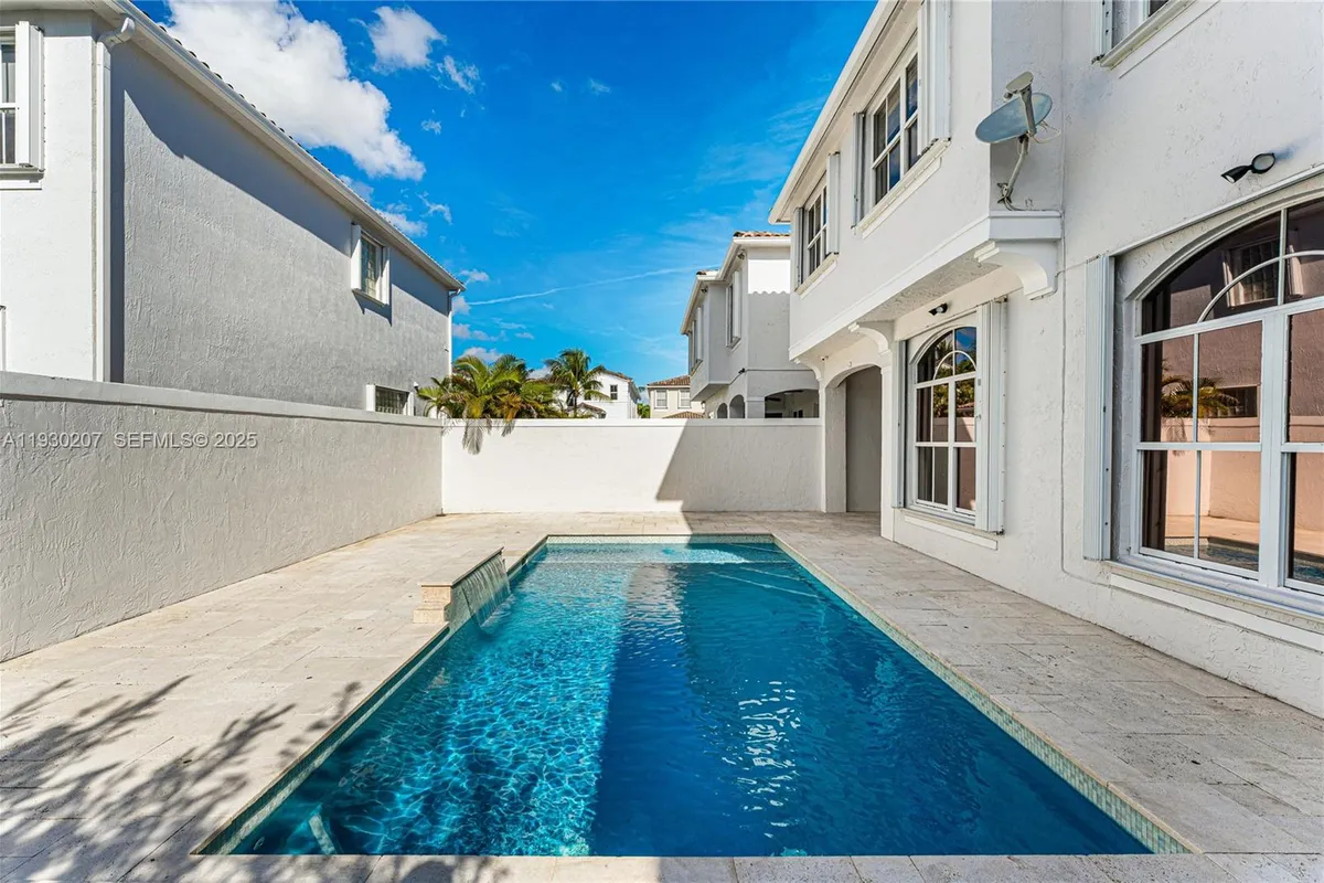 21156 NE 33rd Ave, Aventura FL 33180