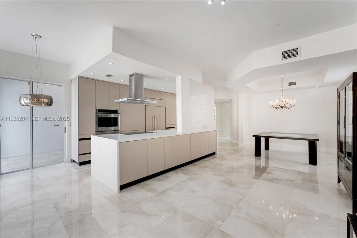 21156 NE 33rd Ave, Aventura FL 33180