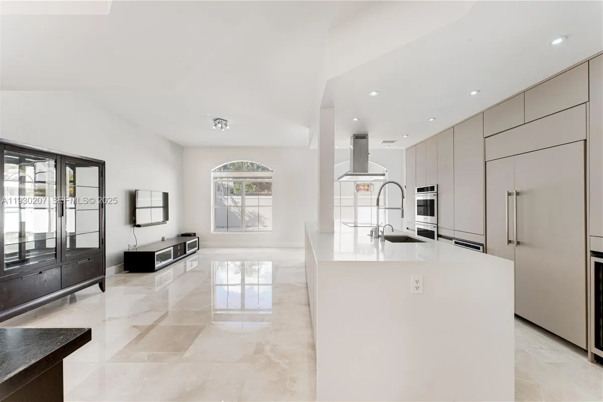 21156 NE 33rd Ave, Aventura FL 33180