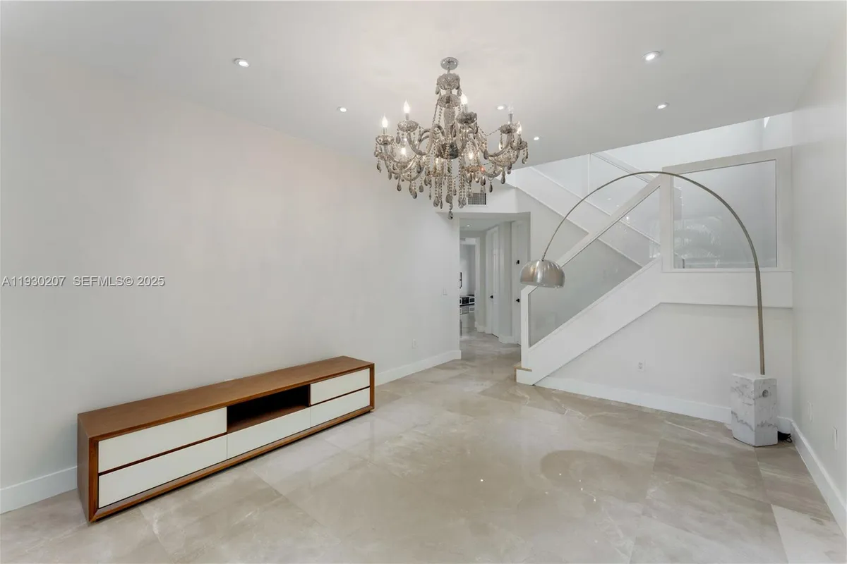 21156 NE 33rd Ave, Aventura FL 33180