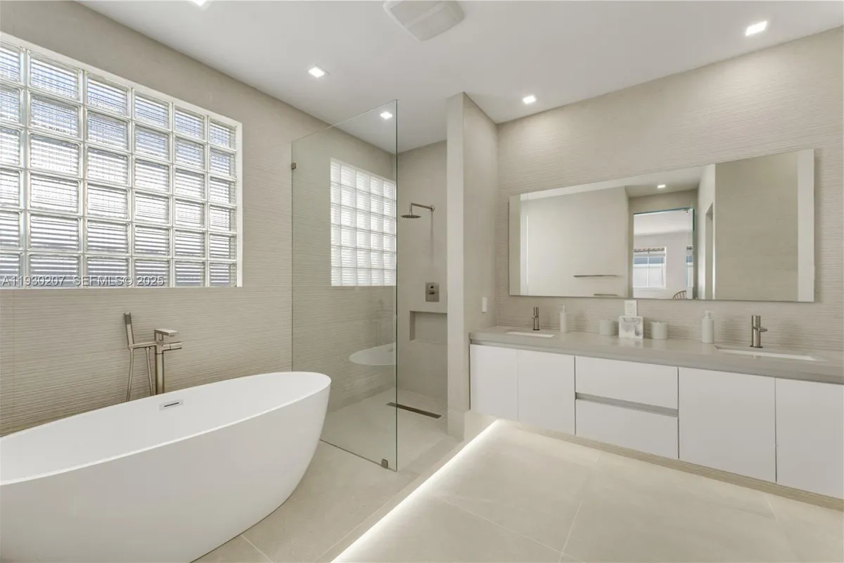 21156 NE 33rd Ave, Aventura FL 33180