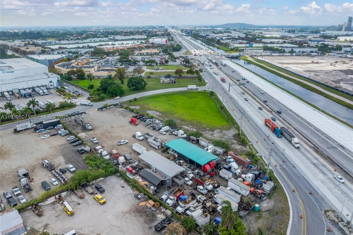 13800 NW 112th Ave, Hialeah Gardens FL 33018