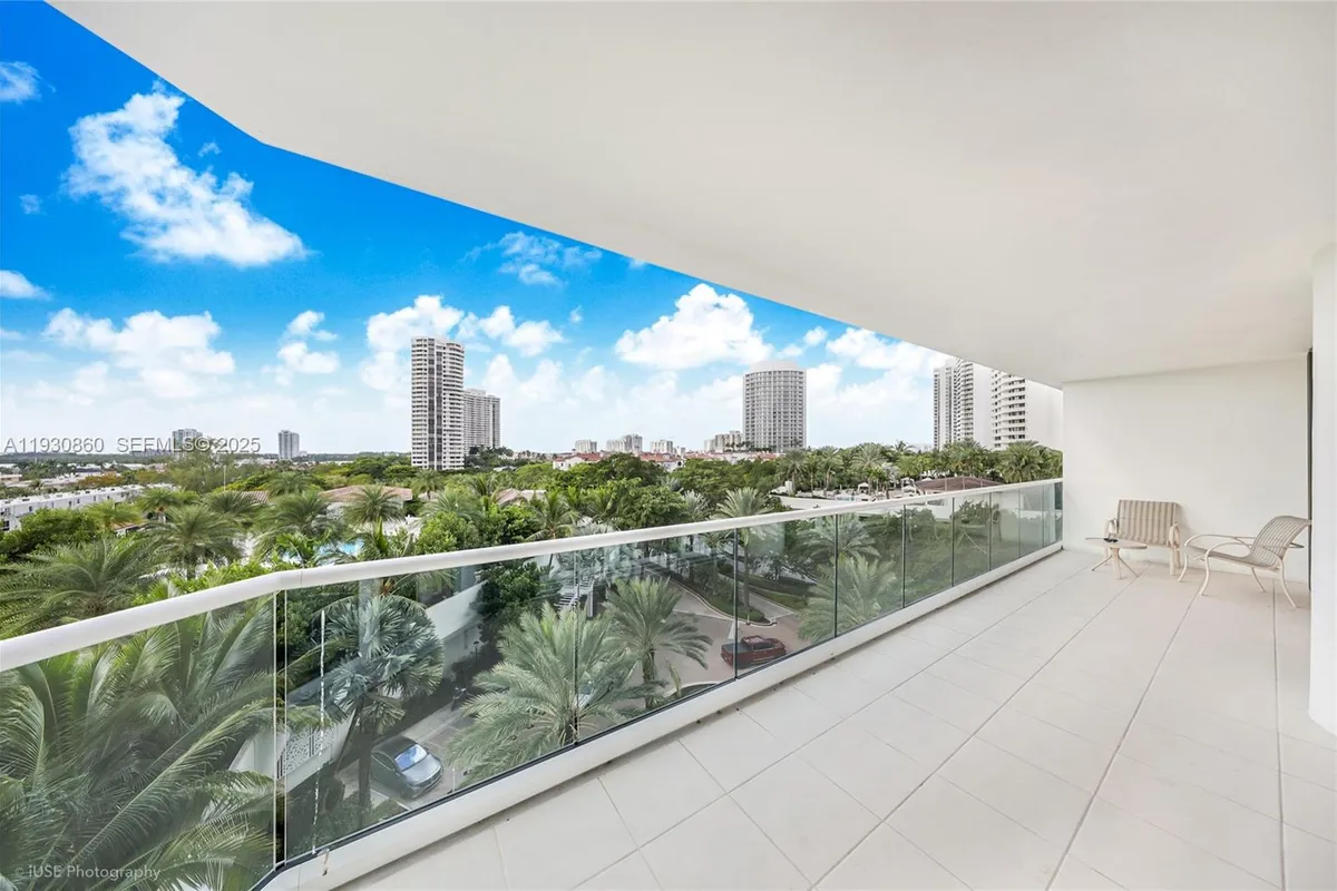 2600 Island Blvd # 703, Aventura FL 33160
