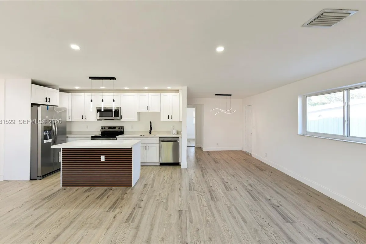 2572 NW 20th St, Fort Lauderdale FL 33311