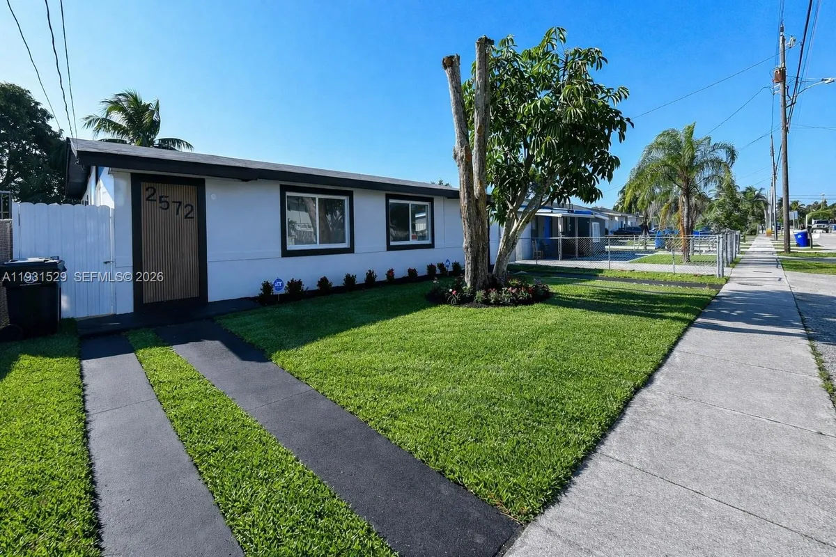 2572 NW 20th St, Fort Lauderdale FL 33311