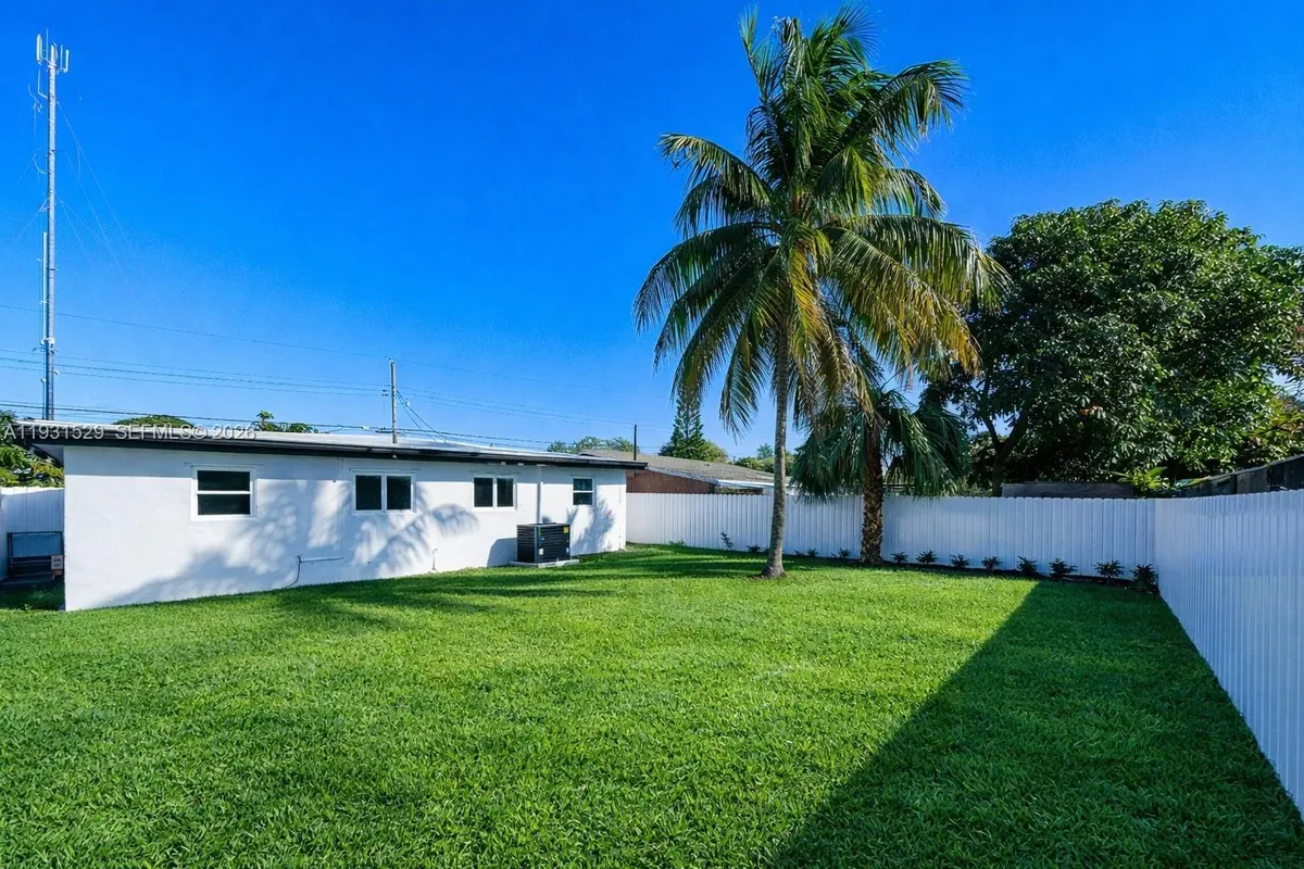 2572 NW 20th St, Fort Lauderdale FL 33311