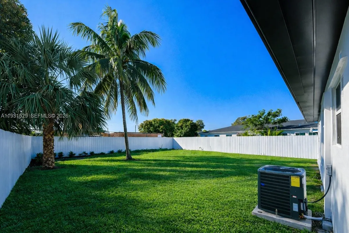 2572 NW 20th St, Fort Lauderdale FL 33311