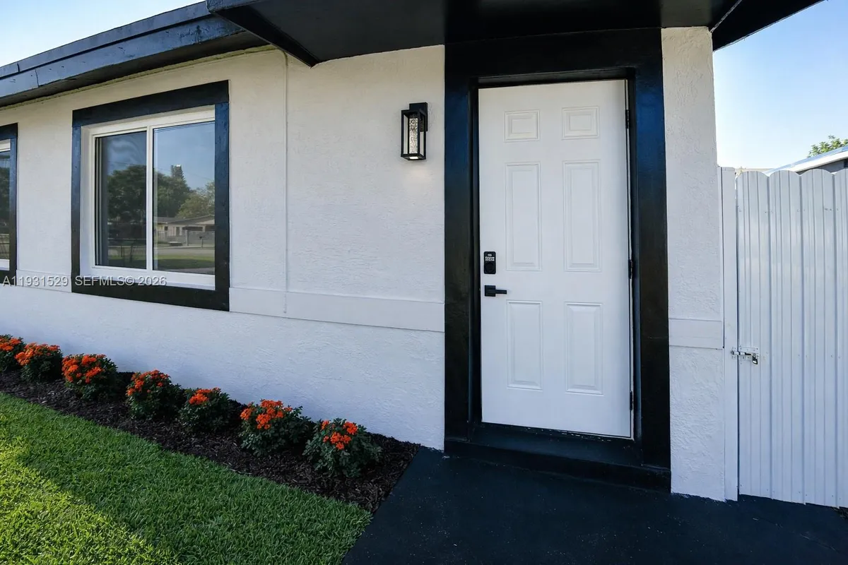 2572 NW 20th St, Fort Lauderdale FL 33311