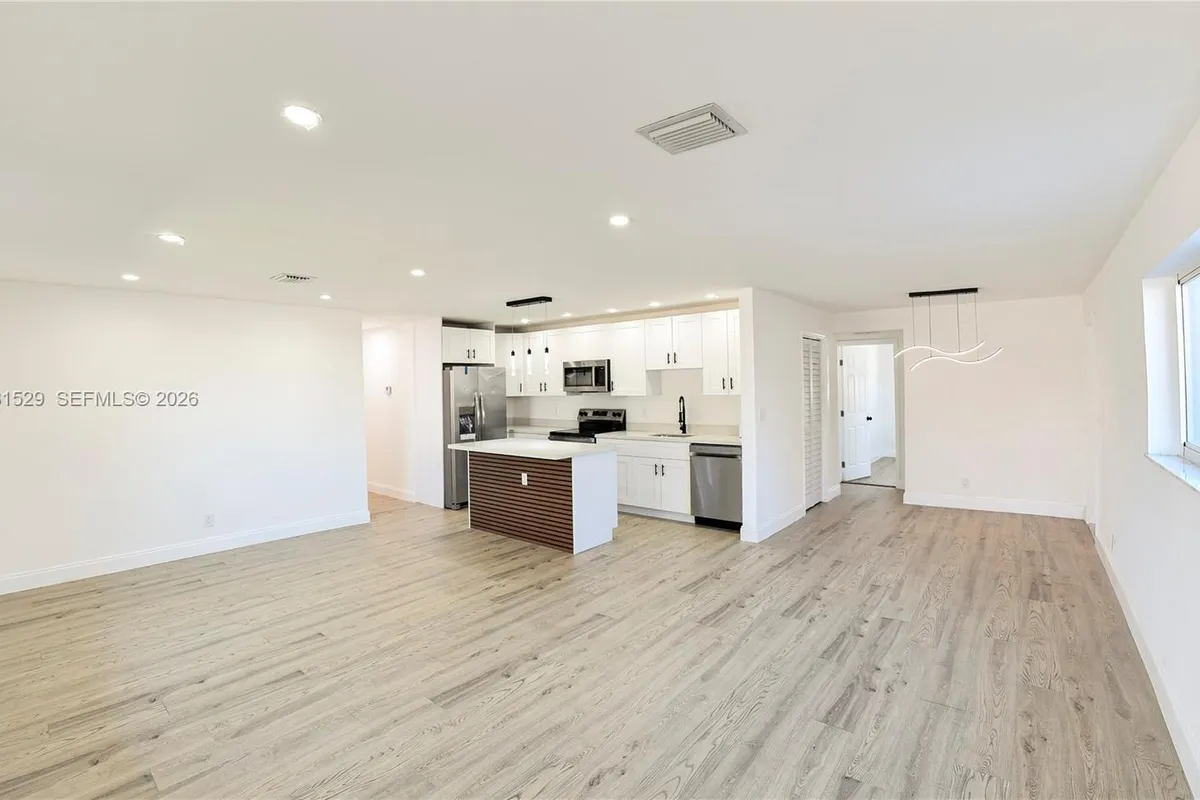 2572 NW 20th St, Fort Lauderdale FL 33311