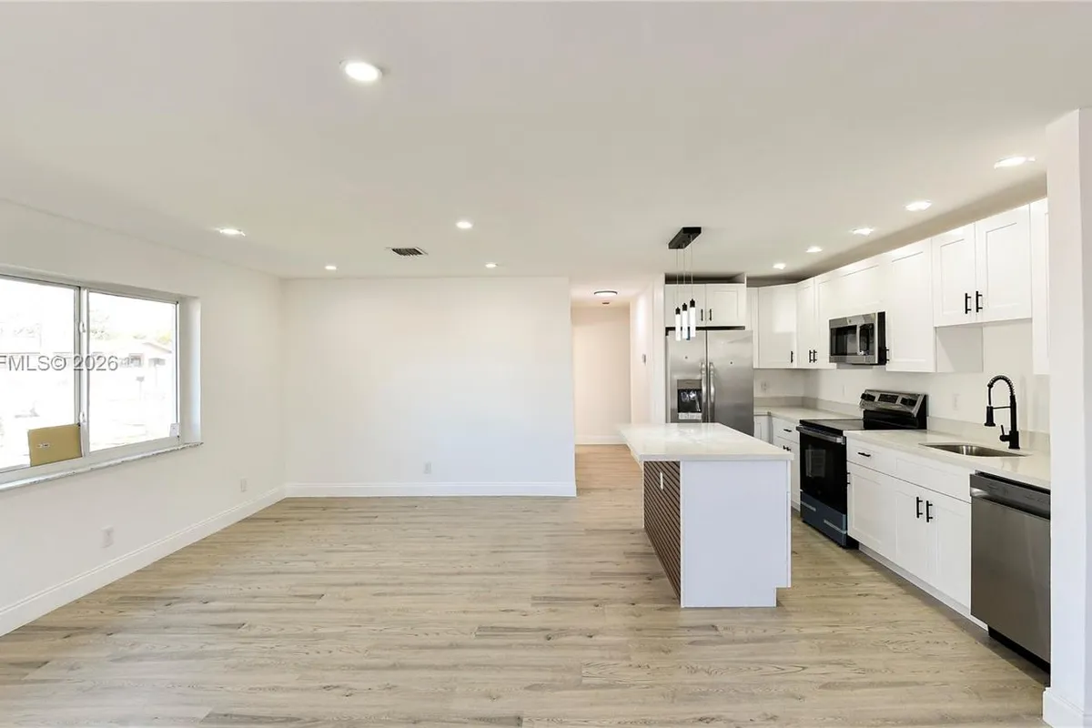 2572 NW 20th St, Fort Lauderdale FL 33311